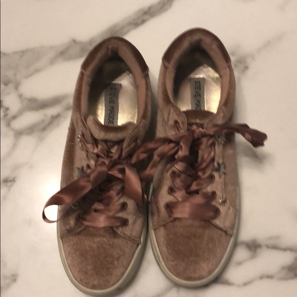 Steve Madden velvet shoes